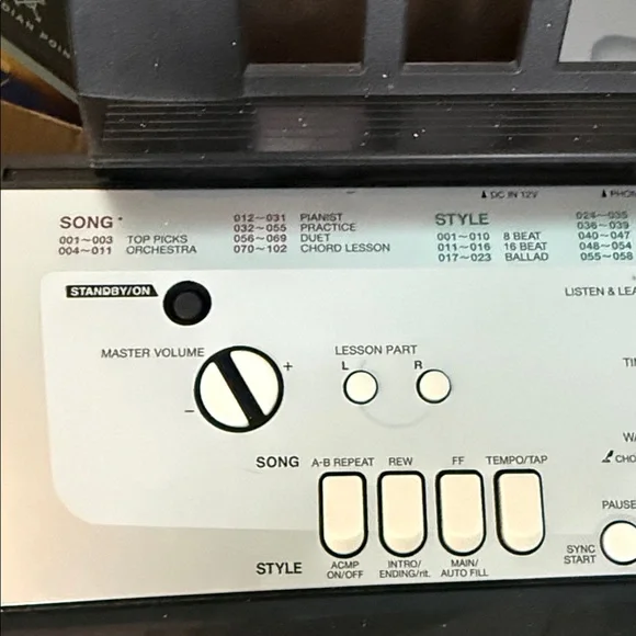 Yamaha Black and White Electronic Keyboard - Picture 8 of 9